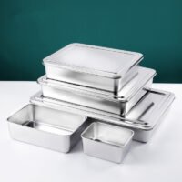 Tigela retangular em aço inoxidável para preparação de alimentos, com tampa, ideal para uso doméstico